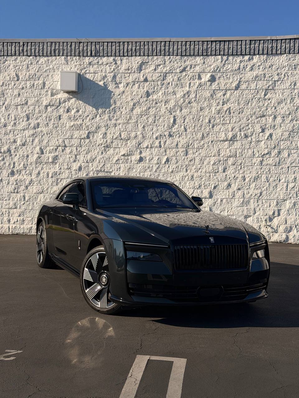 Rolls-Royce Spectre — Gloss Metallic Midnight Benzo Green, view 2